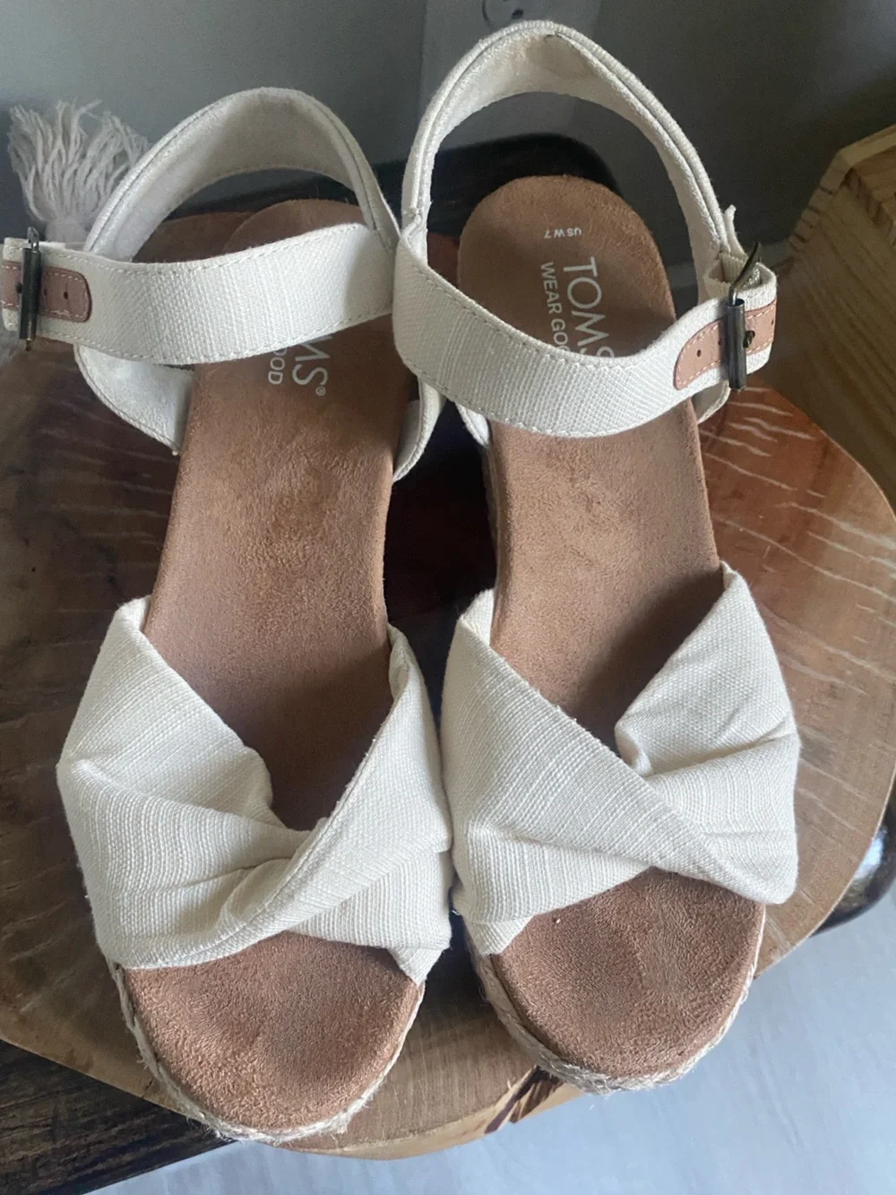 Toms Kinsley Natural Ivory Knotted Espadrille Wedge Sandal Boho Coastal Vacation